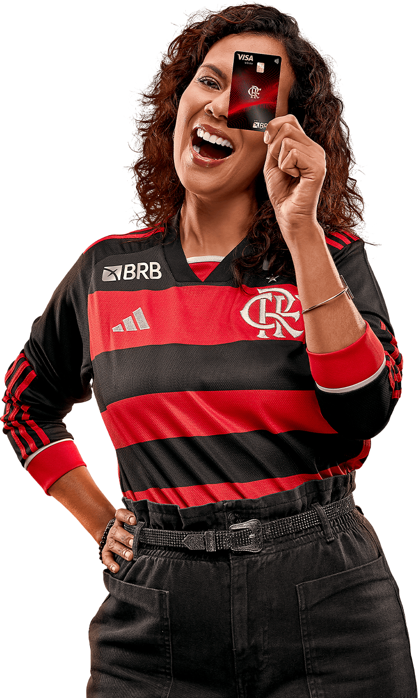 Mulher com cartão do Mengão